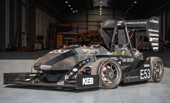 „Molly“ von den Speedings Scientists Siegen, der elektrisch angetriebene Rennwagen des Formula-Student-Teams der Universität Siegen, verfügt als einer der wenigen in dieser Rennserie über ein Aluminium-Monocoque-Chassis und Allradantrieb