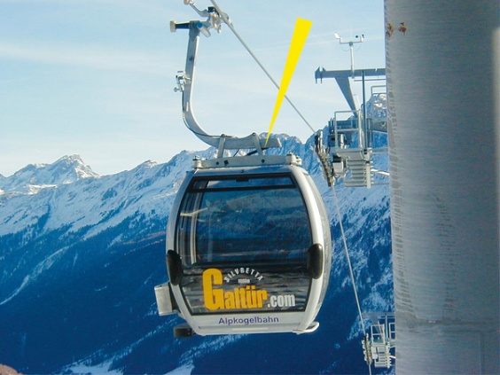 Beim Einfahren von Seilbahnkabinen in Skistationen entstehen für Passagiere spürbare Pendelbewegungen. Hydraulische Bremszylinder von ACE sind einstellbar und bauen hier beidseitig Druckkräfte von bis zu 10.000 N ab.