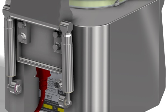 Die Gesamtkonstruktion ist in Edelstahl ausgeführt, wobei die aus beschichtetem Stahl gefertigten hydraulischen Bremszylinder in passende Edelstahlhülsen integriert sind und dem einfachen Öffnen und Schließen des Probenehmerdeckels dienen.